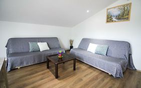 Sebi Apartment 300 M From Beach